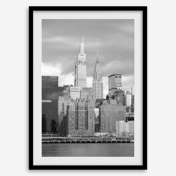 Framed New York photography set with Brooklyn Bridge, Chrysler Building skyline, and Washington Square Park scenes.