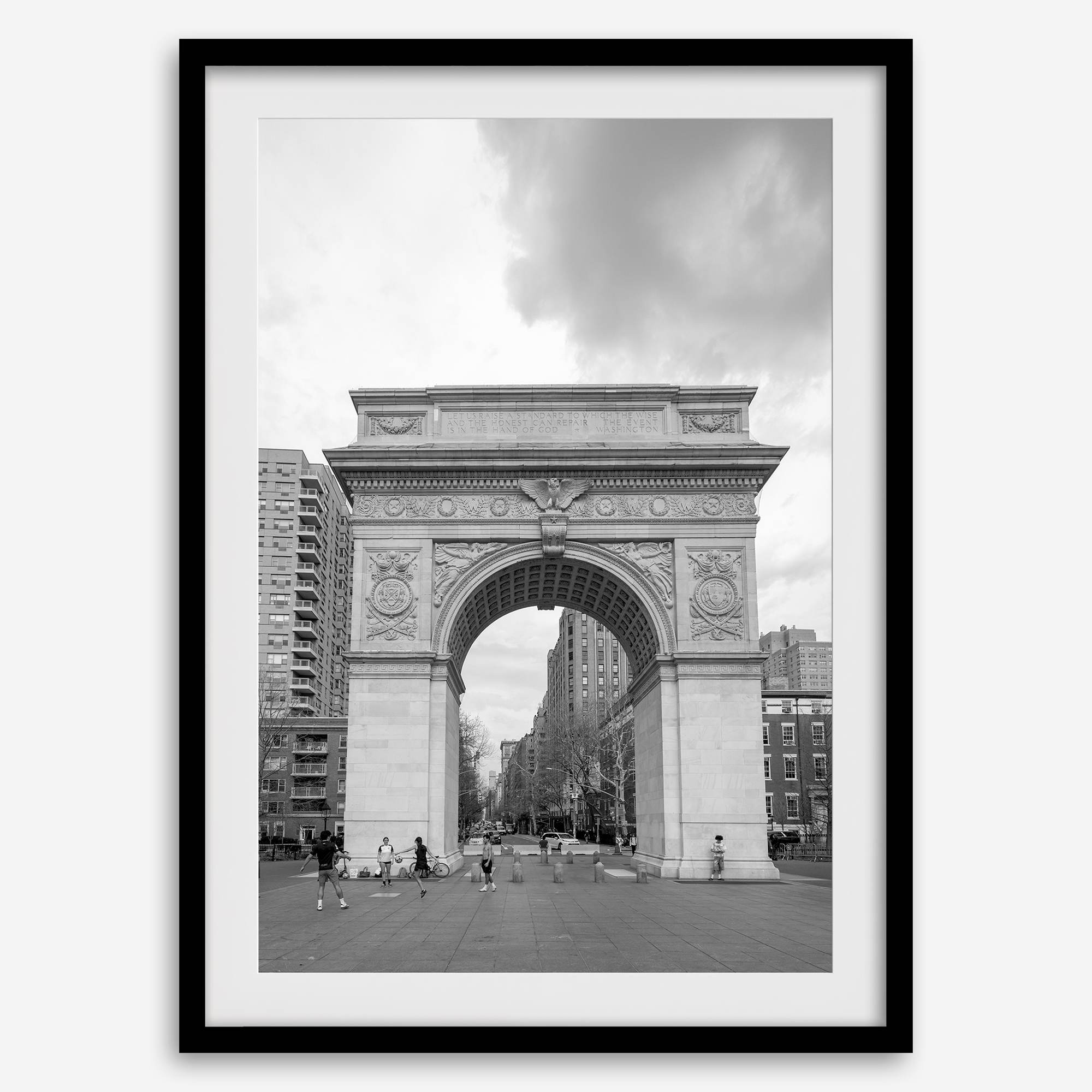 Framed New York photography set with Brooklyn Bridge, Chrysler Building skyline, and Washington Square Park scenes.
